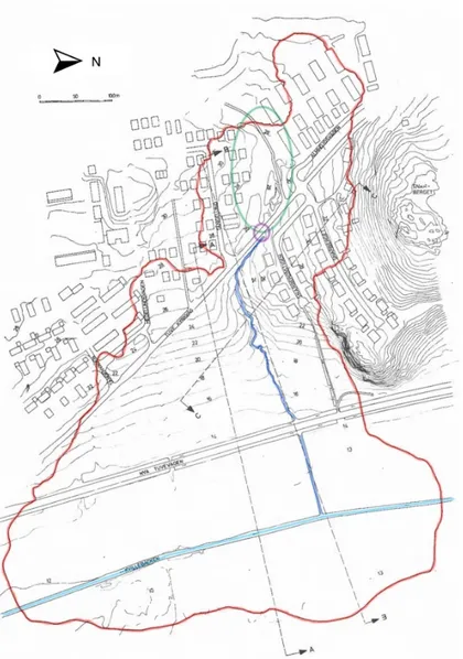Figur 3.1: Skredområdet, markerat i rött, samt områdets topografi. Grönmarkerat