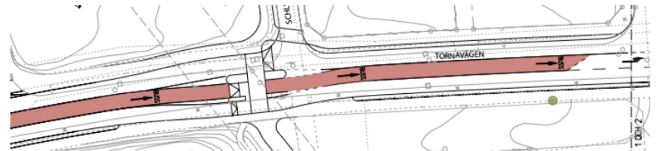 Figur  9.  Bilden  visar  ett  enkelriktat  busskörfält  genom  korsningen.  Trafikö  separerar  körriktningarna  vid 