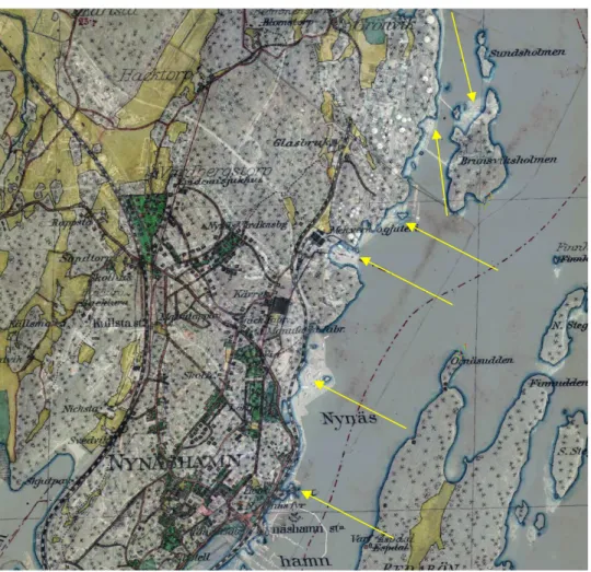 Figur 7. Exempel på historisk utfyllnad som kan kartläggas med häradskartan. I bilden ovan syns industriella  utfyllnader (gula pilar) i närheten av Nynäshamn