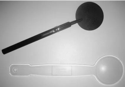 Figur 6. Fotografi på den svarta respektive frostade ocklusionsspadarna som användes i studien