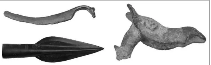 Figure 7. Some of the few Bronze artefacts found in the area. Starting up left clockwise:  Razor: SHM 5604:51, Head (Horse/Moose): SHM 18814 and Spearhead (with fish  orna-mentation): SHM 15192:2