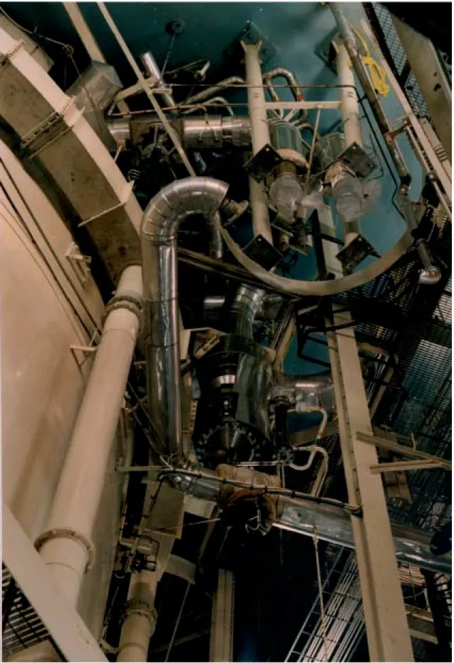 Figur 3: Ett kärnkraftverk är närmast att likna vid en stor röranläggning med pumpar,  tankar, ventiler och miltals med rör