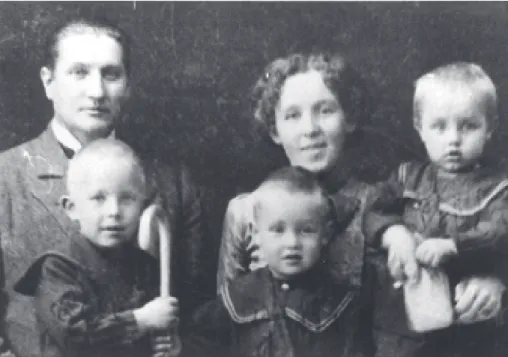 Illustration 5. The Björling family around 1915. David, Olle Ester, Jussi and Gösta.