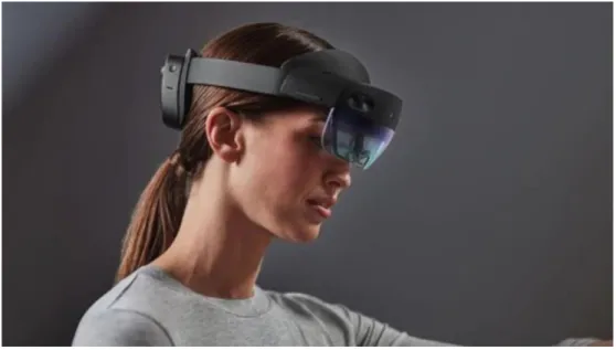 Figure  0.  An  example  of  a  HMD,  Microsoft’s  HoloLens.  Reprinted  from  “Variety”,  2019,  Retrieved  from   https://pmcvariety.files.wordpress.com/2019/03/hololens-2-image.jpg?w=1000&amp;h=563&amp;crop=1 