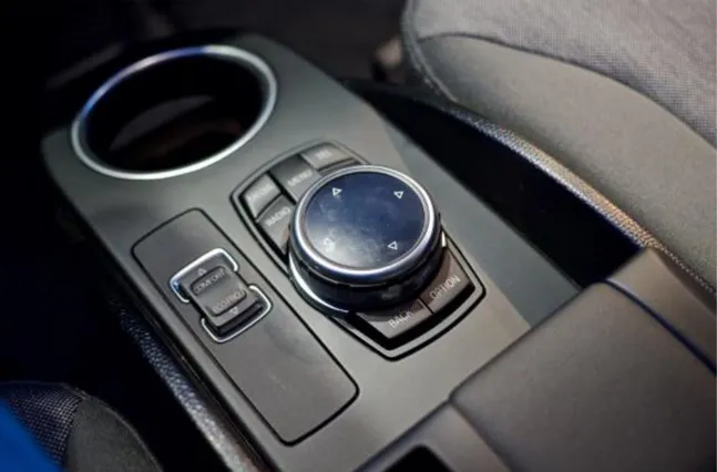 Figure 1: BMW  iDrive  Controller  (Dambrans  2014) 
