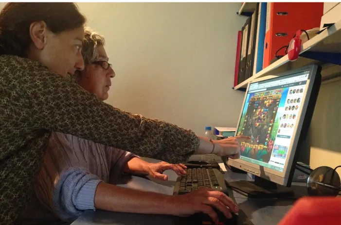 Figure 4: Amanda (63) and her daughter play games together on Facebook 