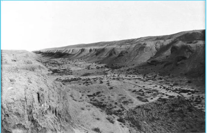 Figure 53: Photograph of the remains of Al Nahrawn canal taken by the  British Oreantalist Miss Gertrude Bell at one location south of Samarra in 