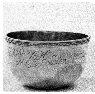 Fig.  Ja.  Tumlare  av  silver med texten&#34; Af Nasa Silfver  1779. Lotten No  44.  CJW