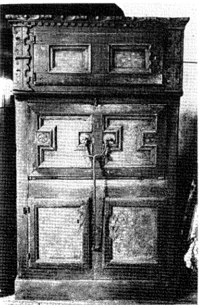 Fig.  6  Skänkskiva  med  framspringande  krönparti.  San- San-nolikt  Västergötland,  ISOO-talets  slut  (efter  Erixon)