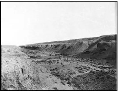 Figure 2: Photograph of the remains of Al-Nahrawan canal near Ba’quba  taken by Gertrud Bell ([4])