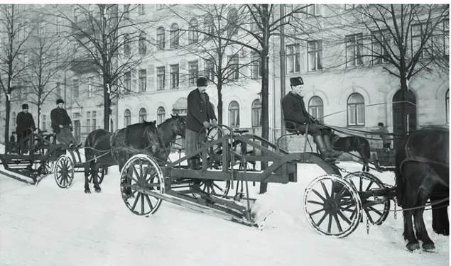 Figur 6  Snöplogning efter häst 1909, Stockholm. Malmström, Axel (1872–1945). 