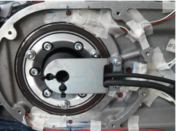 Figure 1-7 The side of the wrist with the bearing and strain gauges fixed   