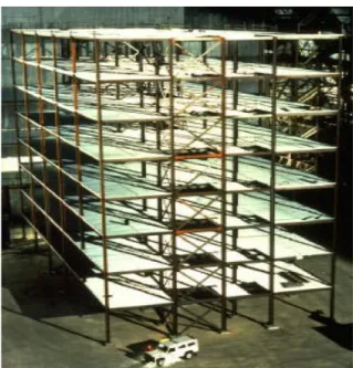 Figur 3: Fullskaleförsök i byggnad med stålstomme  och samverkansbjälklag. (Lamont, 2001) 