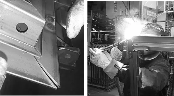 Figure 9: Gaps between steel profiles Figure 10: Reinforcement using pliers