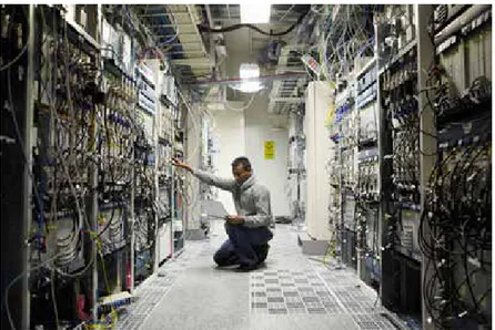 Figure 2.4: Many circuit boards (to the left) are interconnected to form a cabi- cabi-net (to the right)