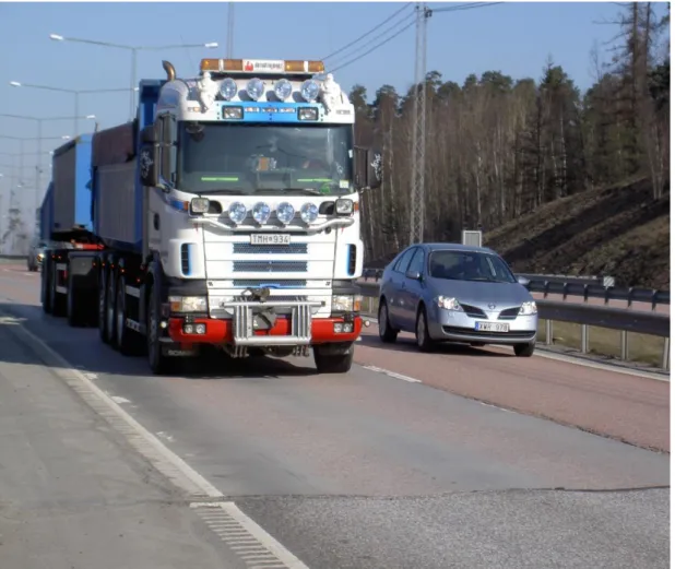 Figur 10. Betongbeläggningen i höger körfält efter ca 17 år (Foto: Bo Carlsson). 