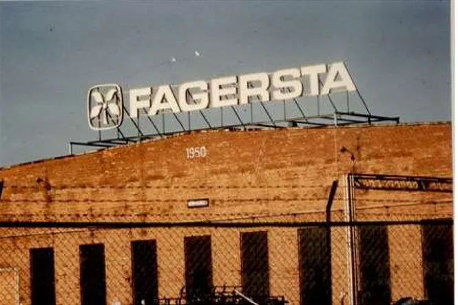 Figur 1. Bild på taket på Rörverket med Fagersta Liljan. Bild ifrån Fagersta-Västanfors Hembygdsförening (2021)