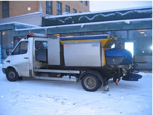 Figur 8  Utrustningen som används vid varmsandning av cykelvägar i Umeå. 