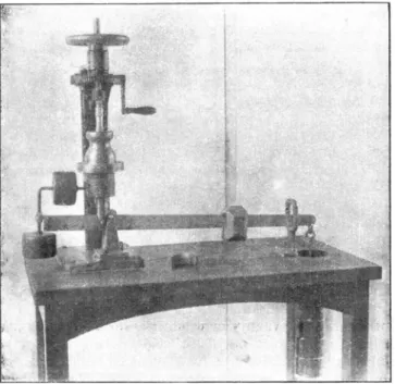 Fig.  8  A.  Brikettformningsmaskin  iör  malningsmassa  för  provning  av  binde- binde-förmåga.
