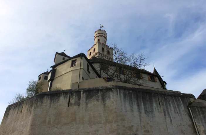 Figure 2-4: Marksburg Castle, Germany, built 12 th  Century A.D. (Crofoot 2016)  