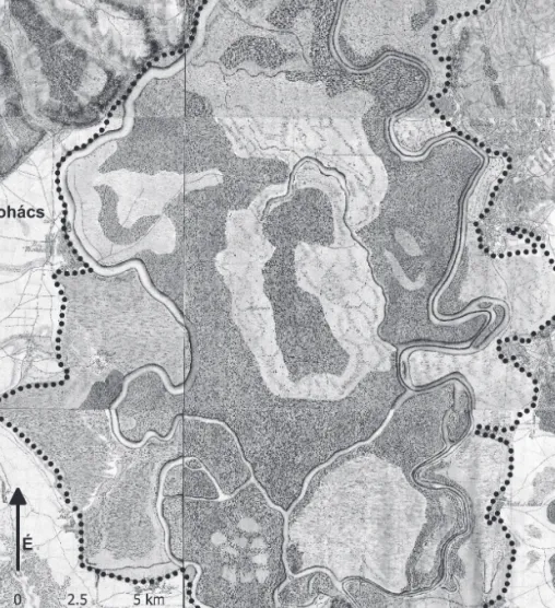 5. ábra. A Duna és annak ártere Mohácsnál az első katonai felmérés lapjain  (pontozott vonal mutatja az ártér peremét) 26