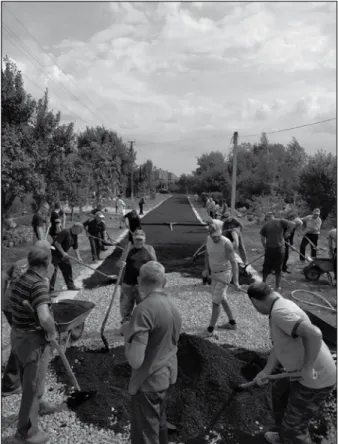 1. kép Nagydobrony, 2019. A helyi lakosok közadakozásból   és magyarországi támogatással felújítják a település utcáit