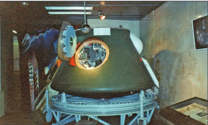 11. ábra. Csak képzeletben valósult meg a TKSz űrrepülése,  fedélzetén űrhajósokkal. A háttérben a Szaljut–3 űrállomás  látható (Novosztyi Koszmonavtyiki)
