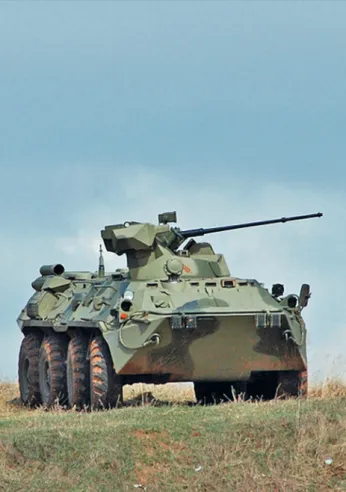 5. ábra. A BTR–82 harcjármű, a torony első felére kiegészítő  ballisztikai védőelemet szereltek fel [29]
