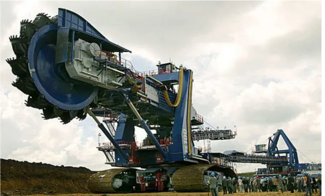 1.12. ábra. A világ legnagyobb, kompakt marótárcsás kotrógépe a Mátrai Erőmű Zrt. bükkábrányi  bányaüzemében 