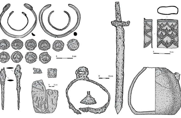 14. kép  ■  Arany és ezüst karperecek, arany övveretek valamint halotti maszk és további leletek a korobcsinói sírból (Prihodnuk–