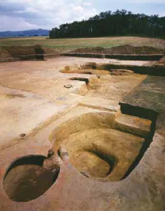 24. kép  ■   Karos-Tobolyka: 10. századi település részlete (Wolf  Mária ásatása, 1990)