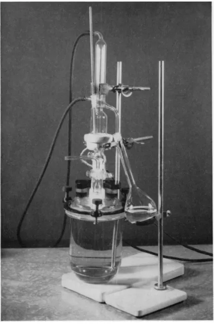 FIG.  1 6 1 . Apparatus for distillation of fluosilicic acid. 