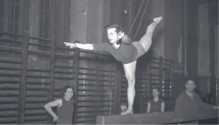 5. kép: Keleti Ágnes gerendán, 1952 / Ágnes Keleti on Balance beam, 1952