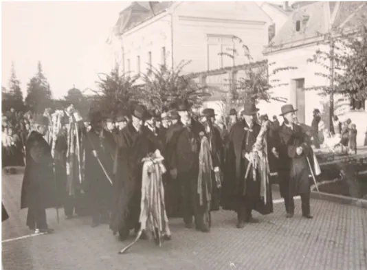 3. kép. Fertálymesterek a szüreti felvonuláson. 1933. 