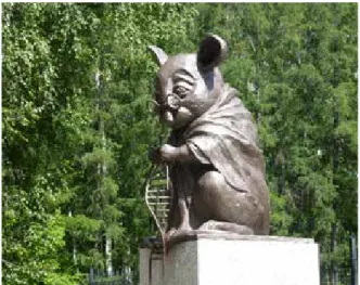 1. ábra A genetikai kutatásokban felhasznált kísérleti egerek tiszteletére   állított szobor az Orosz Tudományos Akadémia egyik épülete előtt   Novoszibirszkben.