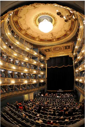        (13. ábra) A Prágai Nemzeti Színház belső tere napjainkban 