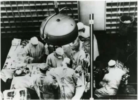 6. ábra: Joseph Murray (balról a harmadik), az első sikeres élődonoros  vesetranszplantációban a bostoni Peter Bent Brigham Kórházban,  1954, December 23.-án