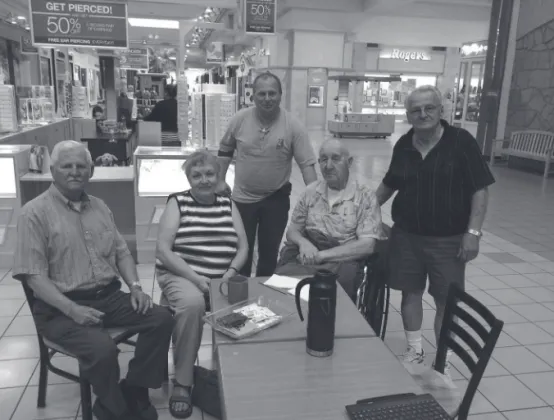 Figure 3. Weekly meeting of Fifty-sixers in a café in a mall. Rev. Péter Tóth in the center