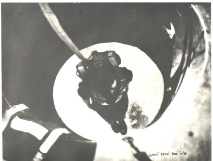 6. ábra. A Whitley bombázó padlólemezén kialakított deszantnyílás  E  célra  rögzítési  pontot  alakítottak  ki  a  bekötőkötelek  számára  a  géptörzsben