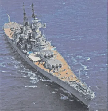 18. ábra. A NEW JERSEY csatahajó fedélzetének egy részét  napvédő ponyvával fedték le