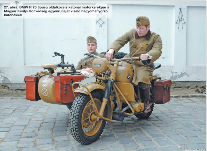 27. ábra. BMW R 75 típusú oldalkocsis katonai motorkerékpár a  Magyar Királyi Honvédség egyenruháját viselő hagyományőrző  katonákkal