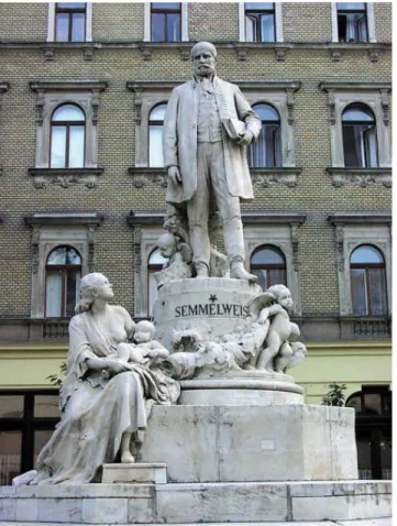 15. ábra Semmelweis szobrát Stróbl Alajos faragta carrarai márványból. 