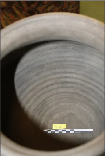 Fig. 290. Traces du tournassage à l’intérieur du   vase provenant de la sépulture 19/74
