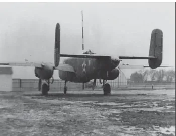 12. ábra. B–25-ös bombázó egy szovjet repülőtéren