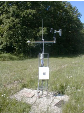3.7. ábra. Campbell Scientific CR10 típusú adatgyűjtőt tartalmazó meteorológiai állomás a Széchenyi István  Geofizikai Obszervatóriumban 