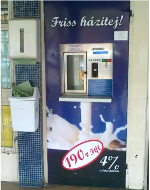 13. ábra:  Lakóház falában üzemelő tejautomata 