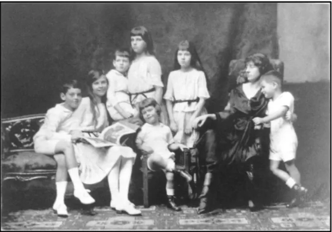11. kép. Gróf Nádasdy Tamásné hét gyermekével. 1917 k. 