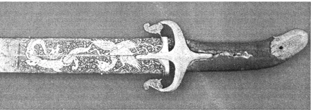 4. kép. A Topkapi Szeráj Múzeum egyik egyenes kardján ugyanaz a motívum  arany berakással, XVI