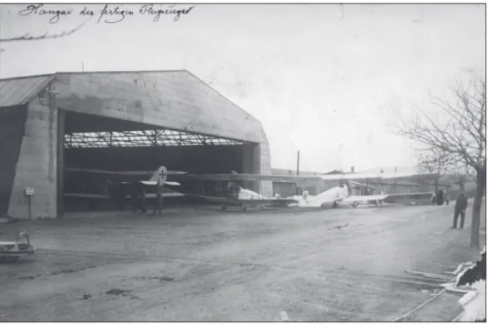 11. kép: Lohner B. II.-k a hangár előtt (A 74.38-as gép a kép jobb oldalán látható.)