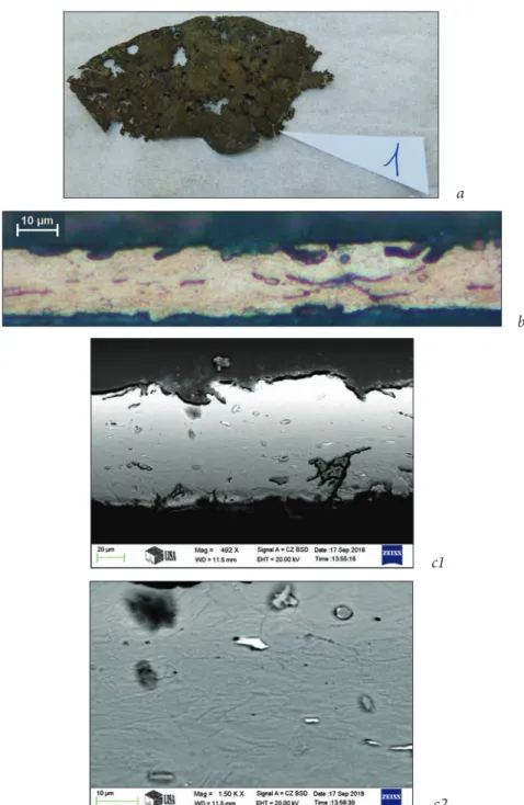 6. kép: A mérlegserpenyő mintázása (a), optikai mikroszkópi (b) és elektronmikroszkópi (c) felvételei